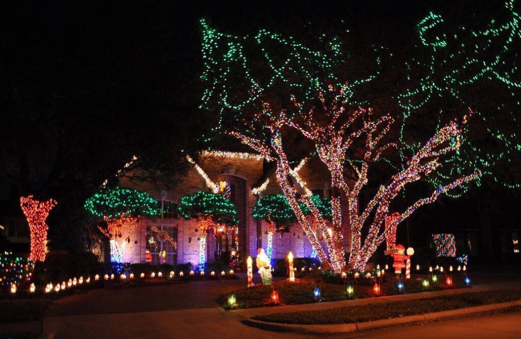 Top 4 Neighborhoods for Christmas Lights in DFW